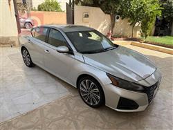 نيسان ألتيما